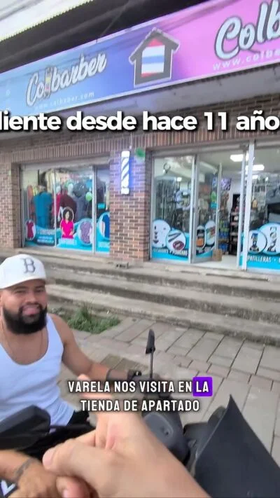 A Edison Varela lo conocemos hace 11 años. Hemos sido testigos de su desarrollo empresarial y social. Inició motilando a sus amigos y hoy cuenta con una de las mejores barberías de la Zona. Nos alegra verte por estos lados barberia_varelacolbarber insumosbarberia